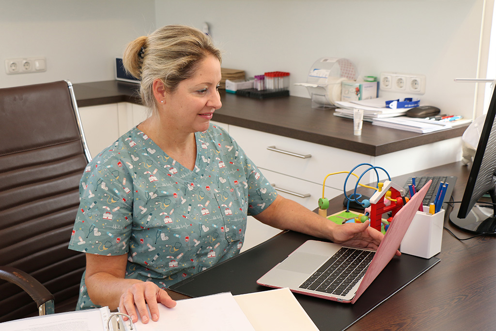 Dr. Lisa Mailänder Fachärztin für Kinderchirurgie, Jugendchirurgie, Visceralchirurgie sowie Allgemeinchirurgie Ordination in Altmünster Gutachten